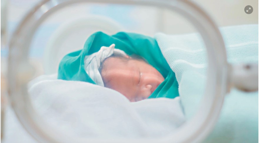 Κλινική στα Χανιά: Σε «ομηρία» 150 ζευγάρια Αυστραλών - Παραλαμβάνουν τα μωρά τους με test DNA
