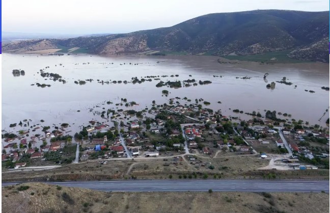 Πλημμύρες: Τα νεκρά ζώα από τη Θεσσαλία μεταφέρονται στη Βέροια για καύση