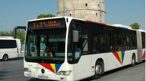 Θεσσαλονίκη: Τμήμα της οροφής λεωφορείου έπεσε στο κεφάλι νεαρής γυναίκας