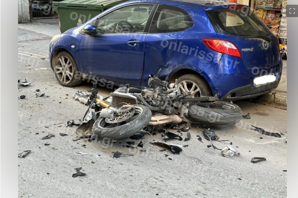 Φρικτό τροχαίο στην Λάρισα: Νεκρός οδηγός μηχανής – Σφηνώθηκε κάτω από σταθμευμένο αυτοκίνητο