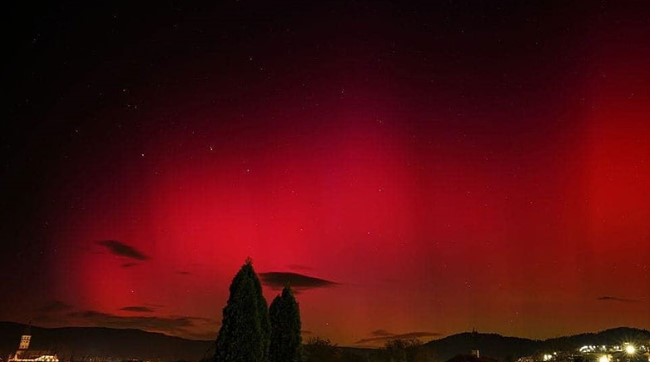 Εντυπωσιακές εικόνες: Το Βόρειο Σέλας «στόλισε» τον ουρανό της Ελλάδας!