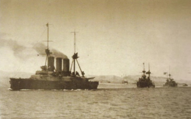 Ανήμερα της γιορτής του Ταξιάρχη, του προστάτη της Λέσβου, μια μέρα σαν σήμερα δηλαδή, 8 Νοεμβρίου του 1912, ο στόλος ο Ελληνικός απελευθερώνει το νησί της Σαπφούς