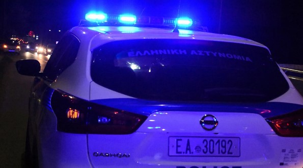 Χαλκίδα: Θύμα άγριας επίθεσης έπεσε ένας αστυνομικός – Τον χτύπησαν με μαχαίρι, μπουκάλια και καρέκλες