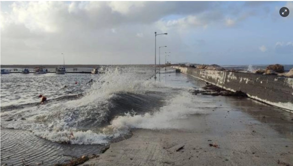 Τραγωδία στην Κυπαρισσία: Κύματα παρέσυραν και έπνιξαν 66χρονη Γερμανίδα στο λιμάνι