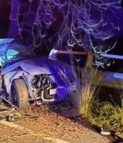 Ένας 23χρονος και μία 15χρονη έχασαν την ζωή τους αργά χθες το βράδυ έπειτα από τροχαίο δυστύχημα που συνέβη στο 68ο χιλιόμετρο της εθνικής οδού Πύργου-Μεθώνης, κοντά στην περιοχή Άγριλος της Μεσσηνίας.