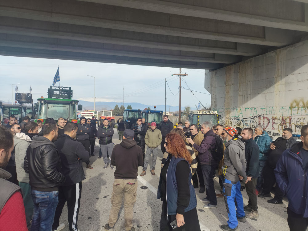 Στήθηκε το μπλόκο στον κόμβο Φιλώτα! Σήμερα (3/12) στις 12:00 θα γίνει συνέλευση.