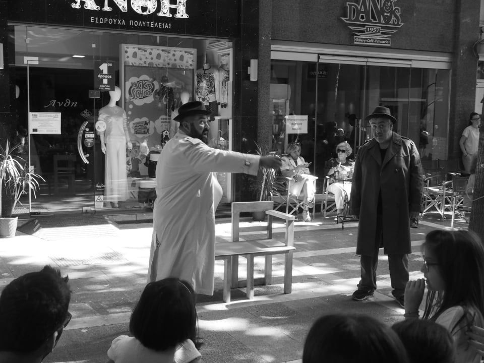 Θεατρική Ομάδα “Βόρειο Πεδίο”: Για δεύτερη φορά στους δρόμους της Πτολεμαΐδας ένα απόσπασμα από θεατρικό έργο”