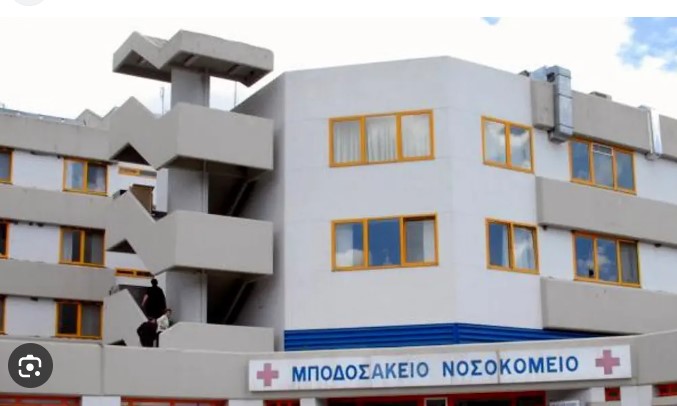 Αγανάκτηση και τεράστια λύπη για το νοσοκομείο μας .... Ενδιαφέρον ΜΗΔΕΝ... Ασθενοφόρα;;; Τι είναι άραγε αυτά; που είναι; Υπάρχουν;