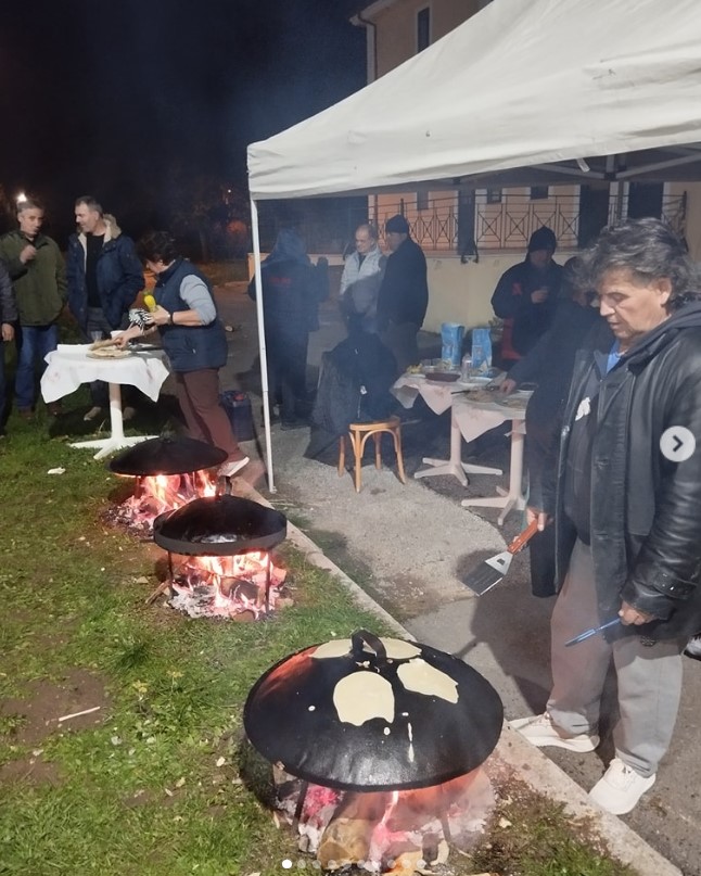 Βίντεο: Οι πιτουλίτσες - λαλαγγίτες- για τη λεχώνα Αρκούδα που γέννησε χθες βράδυ στην Καρδιά!!!