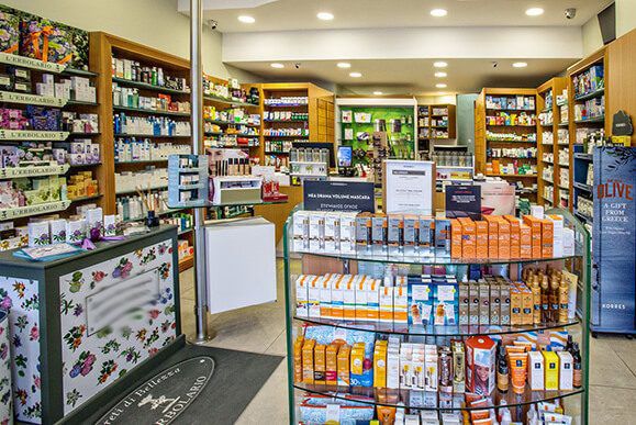  ακραία η αντίδραση του Φαρμακοποιού, πολύ ακραία!!! Πλην όμως, οι Φαρμακοποιοί συνιστούν Ιδιωτικό Επάγγελμα, είναι γνωστό ότι με την τσέπη τους χρηματοδοτούν επανειλημμένως τα ελλείμματα του Κράτους σ