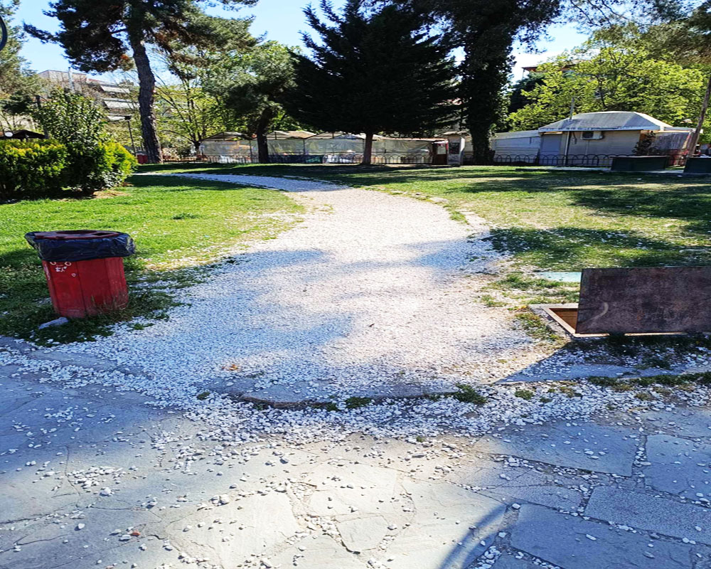 Κ. Πλακεντά! Εάν ένα παιδί πέσει, θα είναι σαν να πέφτει επάνω στα καρφιά, εάν πέσει με το κεφάλι, θα είναι σαν να πέφτει με το κεφάλι επάνω στα καρφιά